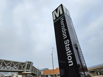 Herndon station entrance pylon [01]