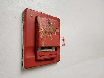 Damaged fire alarm at Pentagon City Mall [02]