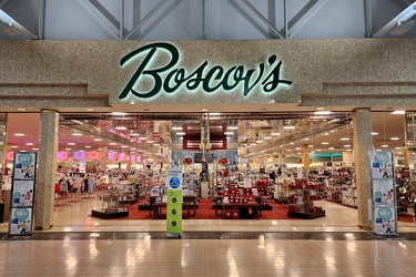 Mall entrance for Boscov's at York Galleria