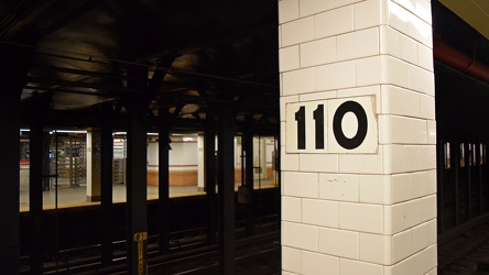 Column at Cathedral Parkway-110th Street station