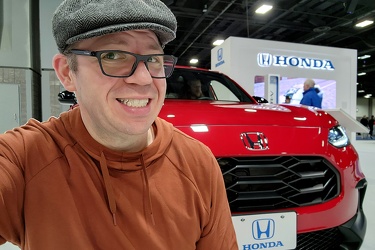 Selfie with a 2023 Honda HR-V Sport at the Washington Auto Show [01]