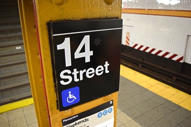 Platform signage at 14th Street station [02]