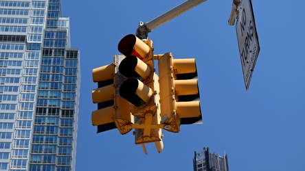 Traffic signal at Fulton and Jay Streets [03]