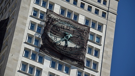 Clock on Metropolitan Life Insurance Company Tower