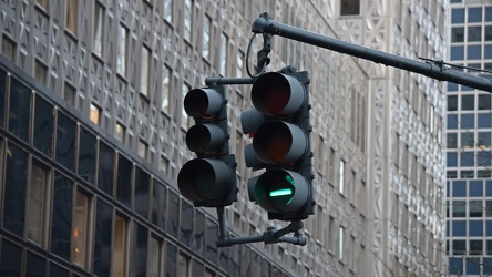 Traffic signal at Lexington Avenue and East 41st Street