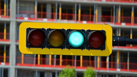 Traffic signal at Boulevard de la Cité and Boulevard de la Gappe [01]