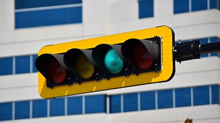 Traffic signal at Boulevard de la Cité and Boulevard de la Gappe [04]