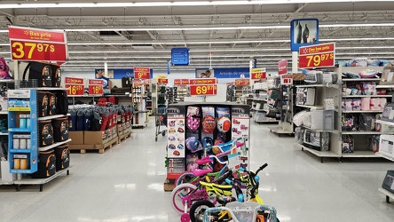 Walmart Supercenter on Boulevard Maloney in Gatineau, Quebec [05]