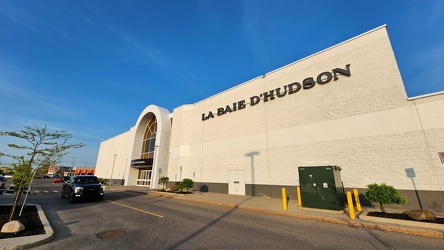 Exterior of Hudson's Bay at Les Promenades Gatineau [01]