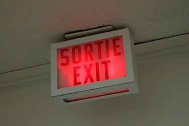 Bilingual exit sign at the Canadian Museum of History