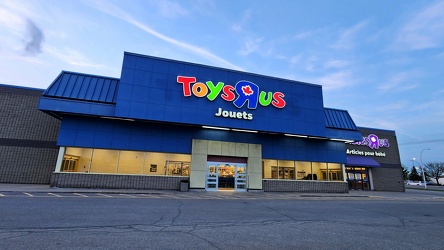 Toys "R" Us in Gatineau, Quebec [02]