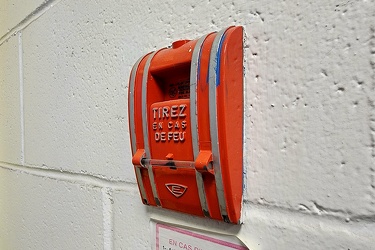 Fire alarm pull station at Toys "R" Us in Gatineau, Quebec [01]