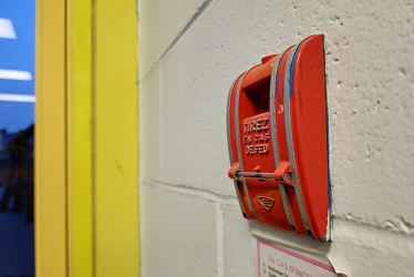 Fire alarm pull station at Toys "R" Us in Gatineau, Quebec [02]