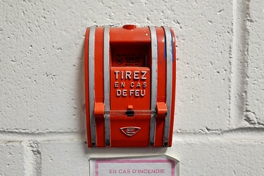 Fire alarm pull station at Toys "R" Us in Gatineau, Quebec [03]