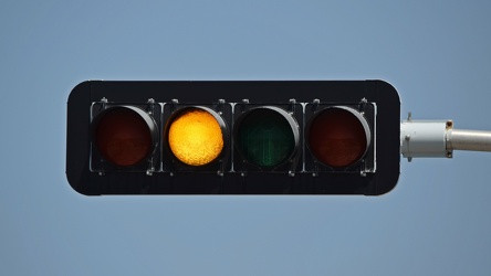 Traffic signal at Boulevard Maloney and Boulevard de la Cité [02]