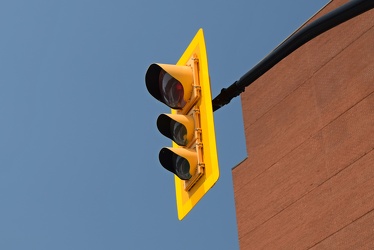 Traffic light at Rideau and Nelson Streets [01]