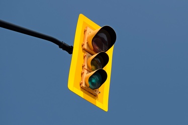 Traffic light at Rideau and Nelson Streets [02]