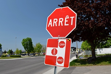 Quebec-style three-way stop [02]