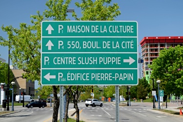 Directional sign along Boulevard de la Cité