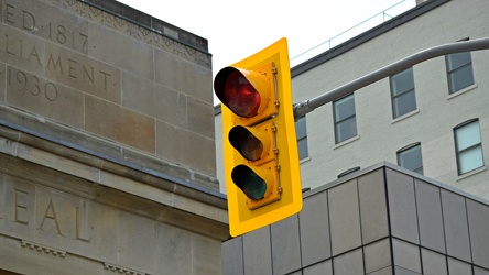 Traffic light at Wellington and O'Connor Streets [01]