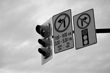 Traffic light at Montreal Road and North River Road