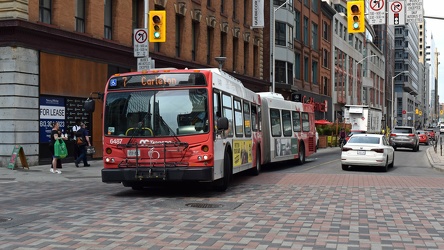 OC Transpo bus 6487 makes a turn onto Bank Street [01]