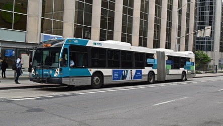 STO bus 1411 at Albert and Bank Streets [01]