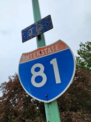 "To Interstate 81" signage near Canadian border