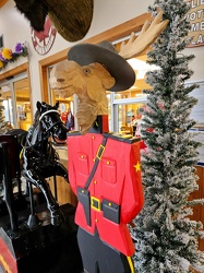 Moose statue at Thousand Islands duty free store, Canadian side