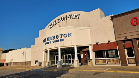 Main entrance to Washington Crown Center [02]