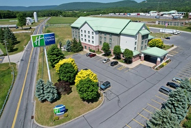 Holiday Inn Express in Breezewood, Pennsylvania