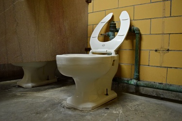 Toilet at the Cathedral of Learning [01]