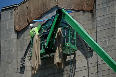 Maintenance work on Stephen Foster Memorial [02]