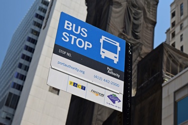 Bus stop at Smithfield Street and Sixth Avenue