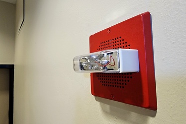 Fire alarm speaker/strobe at Cathedral of Learning [01]