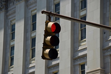 Traffic signal at Fifth and Tennyson Avenues [02]