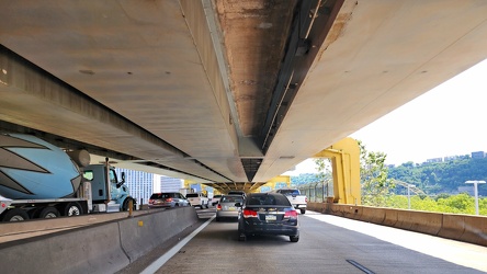 Southbound approach to the Fort Duquesne Bridge [02]