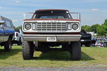 1977 Dodge Crew Cab at Chrysler Nationals [01]