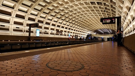 Farragut West station [02]