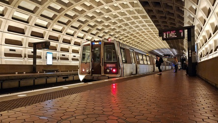 Farragut West station [03]