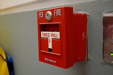 Bilingual fire alarm pull station at Toronto Pearson International Airport [01]