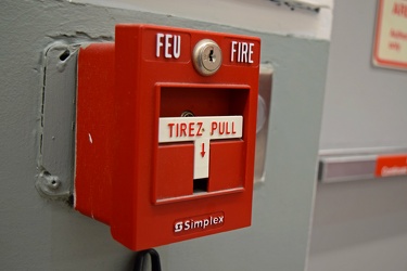 Bilingual fire alarm pull station at Toronto Pearson International Airport [03]