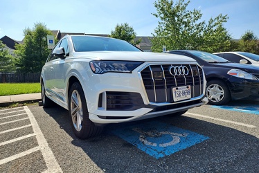 Audi Q7 at Branch Avenue [01]