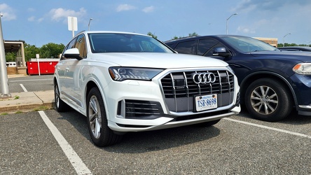 Audi Q7 at Branch Avenue [02]