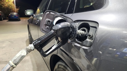 Fueling the HR-V at Meijer [02]