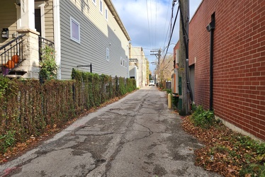 Alley between North Claremont and North Oakley Avenues [01]