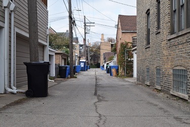 Alley between North Claremont and North Oakley Avenues [03]