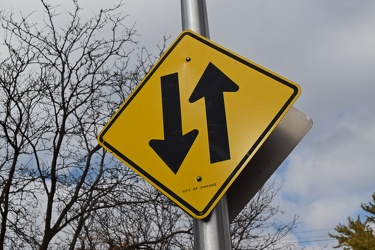 Two-way traffic sign on North Oakley Avenue [02]