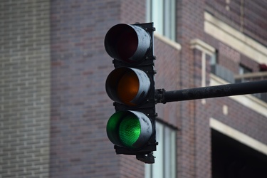 Traffic signal at West Lawrence Avenue and North Oakley Avenue [01]