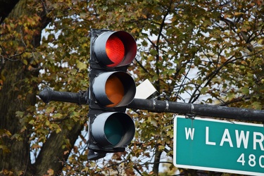 Traffic signal at West Lawrence Avenue and North Oakley Avenue [02]